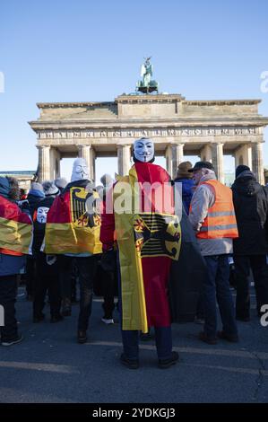 08.01.2024, Berlin, Allemagne, Europe, plusieurs milliers d'agriculteurs et de commerçants avec leurs tracteurs et camions participent à la manifestation des agriculteurs libres Banque D'Images