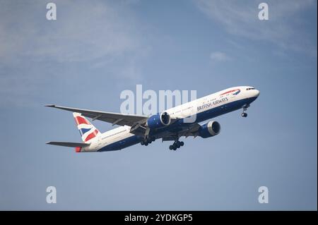 26.07.2023, Singapour, République de Singapour, Asie, Un Boeing 777-300 er de British Airways, immatriculé G-STBL, en approche de Changi Banque D'Images