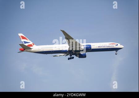 30.07.2023, Singapour, République de Singapour, Asie, Un Boeing 777-300 er de British Airways, immatriculé G-STBP, en approche de Changi Banque D'Images