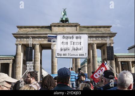 22.10.2023, Berlin, Allemagne, Europe, plusieurs milliers de participants expriment leur solidarité et leur sympathie et participent à une solidarité pro-israélienne ral Banque D'Images