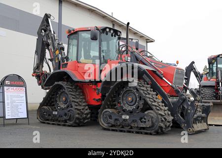 LIETO, FINLANDE, le 12 MARS 2016 : HUDDIG 1260C Muddy Mary quatre chenilles vue lors de l'événement public de Konekaupan Villi Lansi Machinery Sales Banque D'Images