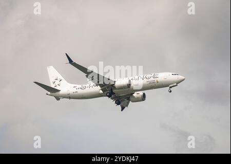 15.07.2023, Singapour, République de Singapour, Asie, Un avion de passagers de Singapore Airlines (SIA) dans une livrée Star Alliance de type Boeing 737 MAX 8 Wit Banque D'Images