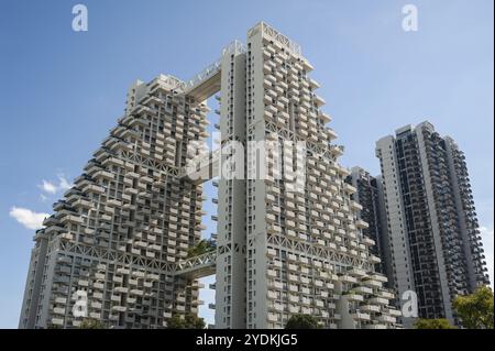 09.05.2020, Singapour, République de Singapour, Asie, vue de la tour résidentielle Sky Habitat dans le quartier de Bishan, conçue par l'arc israélo-canadien Banque D'Images