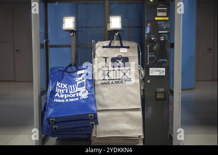 23.12.2017, Osaka, Japon, Asie, Un distributeur automatique de sacs à l'aéroport international de Kansai, Asie Banque D'Images