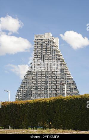 09.05.2020, Singapour, République de Singapour, Asie, vue de la tour résidentielle Sky Habitat dans le quartier de Bishan, conçue par l'arc israélo-canadien Banque D'Images