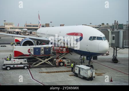 14/09/2018, Singapour, République de Singapour, Asie, Boeing 777-300 er British Airways avions de passagers immatriculés G-STBI stationnés à une porte d'embarquement au Termina Banque D'Images