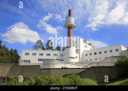 Le Sanatorium de Paimio, conçu par l'architecte finlandais Alvar Aalto et achevé en 1933, par une journée ensoleillée d'été. Paimio, Finlande. 21 juin 2019 Banque D'Images