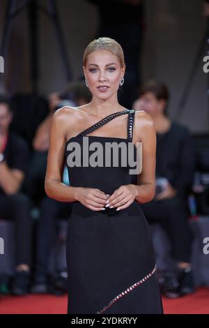 Des invités spéciaux assistent au tapis rouge « Diva Futura » lors du 81e Festival international du film de Venise à Sala Grande le 04 septembre 2024. Banque D'Images