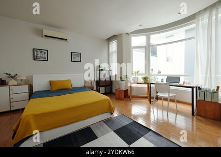 Chambre moderne avec design intérieur minimaliste Banque D'Images