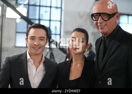 Ed Westwick, Amy Jackson, Marco Bizzarri assistent au défilé Elisabetta franchi pendant la Fashion week Ss25 de Milan le 20 septembre 2024. Banque D'Images