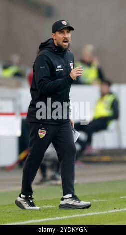 GER, Stuttgart, 1. Bundesliga, football, VfB Stuttgart - Holstein Kiel, MHP Arena, 26 octobre 2024, match de championnat, 8e journée, hommes, saison 2024/25, Coach Sebastian Hoeness (VFB Stuttgart), LA RÉGLEMENTATION DFL INTERDIT TOUTE UTILISATION DE PHOTOGRAPHIES COMME SÉQUENCES D'IMAGES ET/OU QUASI-VIDÉO. Crédit : HMB Media/Heiko Becker/Alamy Live News Banque D'Images