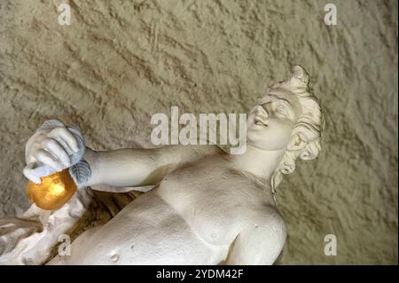 Trèves Allemagne 3 octobre 2024 Stadtmuseum Simeonstift Trèves. Galeries autour de la cour centrale. Statues le long des galeries. nb. Photo prise avec la permission du personnel du musée après avoir montré la carte de presse. Banque D'Images