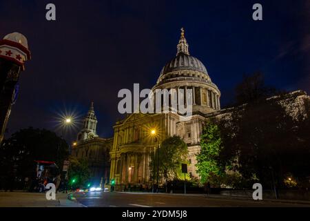 CATHÉDRALE SAINT-PAUL LA NUIT Banque D'Images