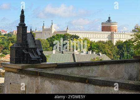 Lublin, Pologne - 13 septembre 2022 : place po Farze (ancienne place de l'église paroissiale) dans la vieille ville de Lublin. Pologne Banque D'Images