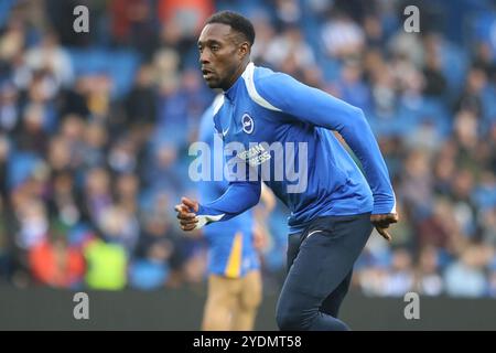 Danny Welbeck se réchauffe avant le coup d'envoi de Brighton & Hove Albion au stade AMEX Banque D'Images