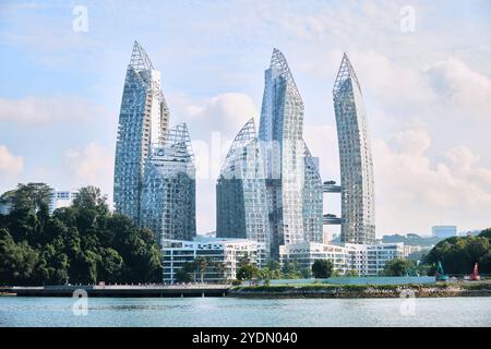 Singapour - 14 août 2024 : Keppel Bay est un complexe résidentiel de luxe en bord de mer conçu par Daniel Libeskind Banque D'Images