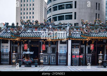 Singapour - 16 août 2024 : Yueh Hai Ching Teochew Temple taoïste chinois à Phillip Street Banque D'Images