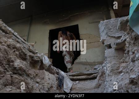 Combattants de l'Armée syrienne libre, qui inspecte les points de contact avec les forces d'Assad Banque D'Images