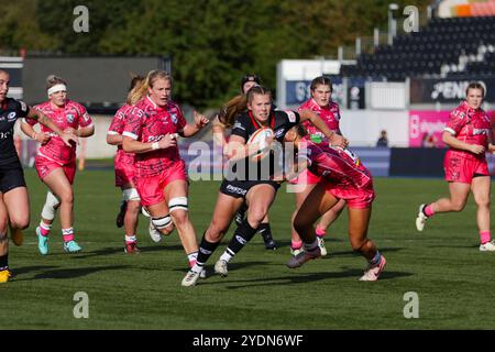 Londres, Royaume-Uni. 27 octobre 2024. Zoe Harrison (Saracens) avec le ballon lors du match Saracens Women vs Gloucester-Hartpury Women au StoneX Stadium pour la quatrième manche de la saison 2024/25 de Premiership Women's Rugby. UK © ️ crédit : Elsie Kibue/Alamy Live News Banque D'Images