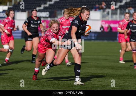 Londres, Royaume-Uni. 27 octobre 2024. Zoe Harrison (Saracens) avec le ballon lors du match Saracens Women vs Gloucester-Hartpury Women au StoneX Stadium pour la quatrième manche de la saison 2024/25 de Premiership Women's Rugby. UK © ️ crédit : Elsie Kibue/Alamy Live News Banque D'Images