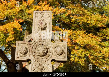Croix de cimetière sculptée. Église Leonard, Balderstone. Banque D'Images