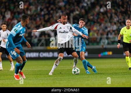 Tomas Pekhart et Sergi Altimira vus lors d'un match de l'UEFA Europa Conference League entre les équipes de Legia Warszawa et Real Betis Balompie au Stadion Miej Banque D'Images