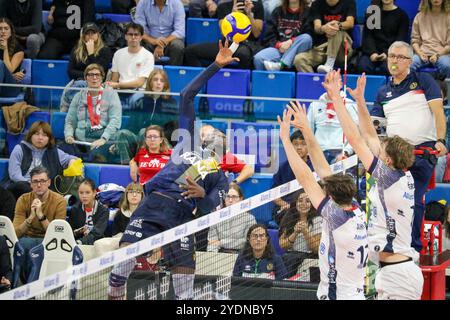 NOUMORY KEITA (RANA VERONA) lors de Allianz Milano vs Rana Verona, match de Superligue masculine de volleyball Italien Serie A à Milan, Italie, octobre 27 2024 Banque D'Images