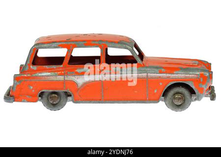 Vintage Budgie Austin A95 Westminster Countryman isolé sur fond blanc Banque D'Images