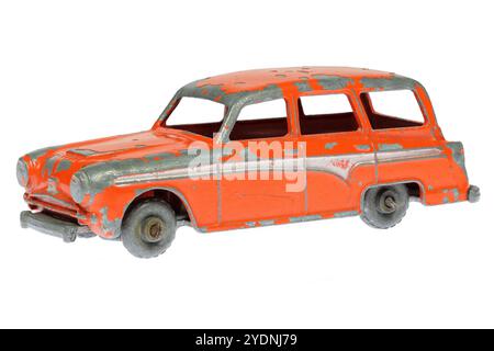 Vintage Budgie Austin A95 Westminster Countryman isolé sur fond blanc Banque D'Images