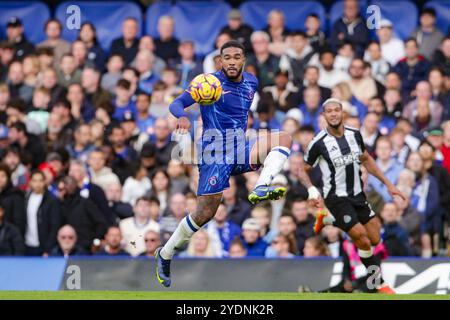 Londres, Royaume-Uni. 27 octobre 2024. Stamford Bridge LONDRES, ANGLETERRE - OCTOBRE 27 : Reece James de Chelsea contrôle le ballon lors de la première League 2024/25 Matchweek 9 match entre le Chelsea FC et Newcastle United à Stamford Bridge, le 27 octobre 2024 à Londres, Angleterre. (Richard Callis/SPP) crédit : photo de presse sportive SPP. /Alamy Live News Banque D'Images