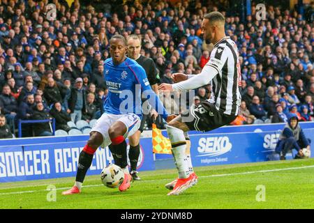 Glasgow, Royaume-Uni. 27 octobre 2024. Les Rangers ont joué à St Mirren au stade Ibrox lors du match William Hill Scottish Premiership. Le score était Rangers 2 - 0 St Mirren. Les buts ont été marqués pour les Rangers par M Diomande, 13 minutes, V Cerny, ^9 minutes et pour St Mirren, Un Gogic, 26 minutes. Crédit : Findlay/Alamy Live News Banque D'Images