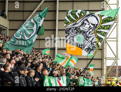 Motherwell, Écosse. 27 octobre 2024. Fans celtiques dans l'Away End à Fir Park Motherwell vs Celtic - Scottish Premiership Credit : Raymond Davies / Alamy Live News Banque D'Images