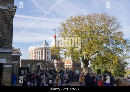 Greater London, Royaume-Uni. 27 octobre 2024.Météo britannique. Plus chaud que la normale dimanche d'automne dans le parc de Greenwich, le grand public affluent pour se garer pour le soleil si nécessaire et l'air frais extérieur. Angleterre Royaume-Uni. Crédit : Xiu Bao/Alamy Live News Banque D'Images