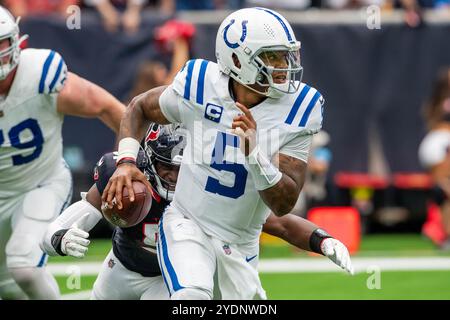 27 octobre 2024 : le quarterback Anthony Richardson (5 ans) des Colts d'Indianapolis se bat juste avant d'être limogé par Will Anderson Jr. (51 ans), le défenseur des Colts d'Indianapolis, au Texas, lors d'un match entre les Colts d'Indianapolis et les Texans de Houston à Houston, au Texas. Trask Smith/CSM Banque D'Images