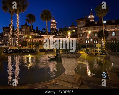 Flagler College anciennement Hôtel Ponce de Leon pendant les nuits de lumières Holiday Celebration, caractérisé Augustine, Florida, USA Banque D'Images