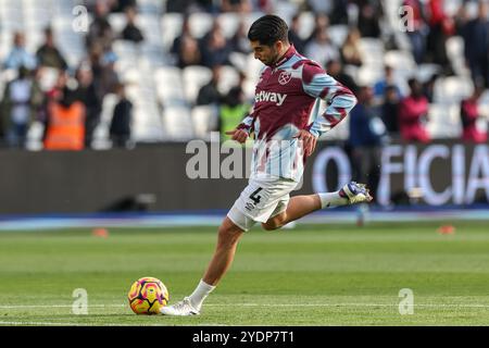 Londres, Royaume-Uni. 27 octobre 2024. Carlos Soler de West Ham United dans la séance d'échauffement d'avant-match lors du match de premier League West Ham United vs Manchester United au London Stadium, Londres, Royaume-Uni, le 27 octobre 2024 (photo par Mark Cosgrove/News images) à Londres, Royaume-Uni le 27/10/2024. (Photo de Mark Cosgrove/News images/SIPA USA) crédit : SIPA USA/Alamy Live News Banque D'Images