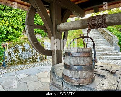 La photo montre un château médiéval slovène, mettant en valeur ses détails architecturaux. Banque D'Images