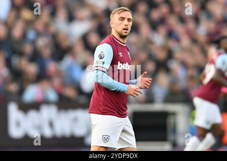 Jarrod Bowen (20 West Ham) regarde lors du match de premier League entre West Ham United et Manchester United au London Stadium de Stratford le dimanche 27 octobre 2024. (Photo : Kevin Hodgson | mi News) crédit : MI News & Sport /Alamy Live News Banque D'Images