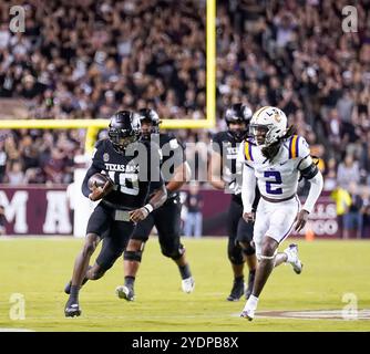 College Station, États-Unis. 26 octobre 2024. MARCEL REED (10 ans), quarterback des Texas A&M Aggies, court pour le match entre les Tigers de la LSU et les Aggies du Texas A&M le 26 octobre 2024 à Kyle Field à College Station, Texas. (Photo par : Jerome Hicks/Sipa USA) crédit : Sipa USA/Alamy Live News Banque D'Images