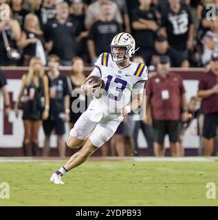 College Station, États-Unis. 26 octobre 2024. GARRETT NUSSMEIER (13 ans), quarterback des TIGRES de la LSU, se bat pour les yards lors du match entre les Tigers de la LSU et les Aggies du Texas A&M le 26 octobre 2024 à Kyle Field à College Station, Texas. (Photo par : Jerome Hicks/Sipa USA) crédit : Sipa USA/Alamy Live News Banque D'Images