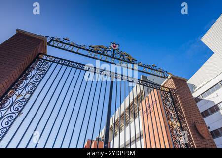 Shankly Gates vu sous le stand Sir Kenny Dalglish du stade Anfield, Liverpool capturé le 27 octobre 2024. Banque D'Images