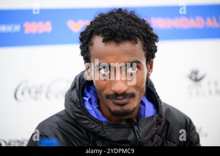 Portrait du coureur olympique éthiopien Yomif Kejelcha lors de la conférence de presse après avoir établi un nouveau record du monde au semi-marathon, Valence, Espagne Banque D'Images