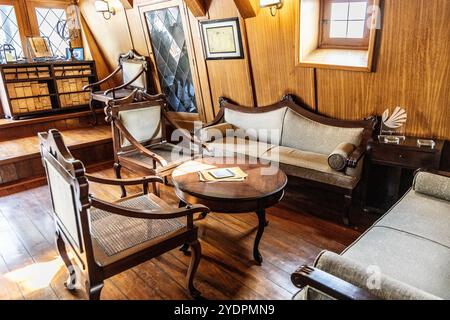 Chambre de l'amiral à l'intérieur de la zone Noble d'El Galeón Andalucía 16ème 17ème siècle navire à voile d'exploration commerciale amarré à St Katharine Docks, Londres, Englan Banque D'Images