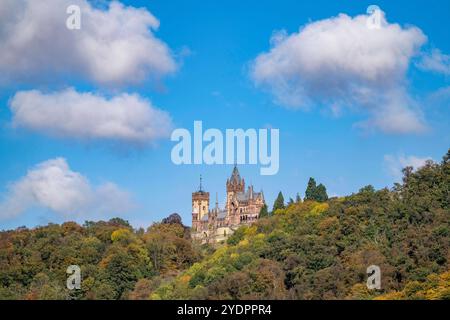 Schloß Drachenburg, am Drachenfels, ein Berg im Siebengebirge am Rhein zwischen Bad Honnef und Königswinter, NRW, Deutschland, Drachenfels *** Château de Drachenburg, sur Drachenfels, une montagne dans le Siebengebirge sur le Rhin entre Bad Honnef et Königswinter, NRW, Allemagne, Drachenfels Banque D'Images