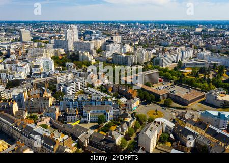 Ville de Rennes avec immeubles modernes, Bretagne, France Banque D'Images