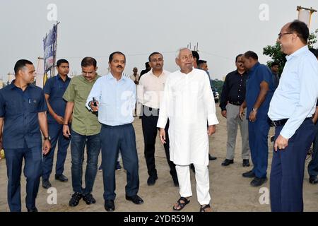 Patna, Inde. 27 octobre 2024. PATNA, INDE - OCTOBRE 27 : le ministre en chef du Bihar Nitish Kumar inspecte plusieurs ghats sur la rive du fleuve Ganga avant le festival Chhath Puja le 27 octobre 2024 à Patna, en Inde. (Photo de Santosh Kumar/Hindustan Times/Sipa USA ) crédit : Sipa USA/Alamy Live News Banque D'Images