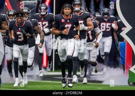 27 octobre 2024 : le quarterback des Texans de Houston, C.J. Stroud (7 ans), entre dans le peloton avant un match entre les Colts d'Indianapolis et les Texans de Houston à Houston, au Texas. Trask Smith/CSM Banque D'Images