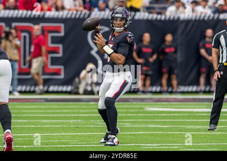 27 octobre 2024 : le quarterback des Texans de Houston C.J. Stroud (7 ans) lance une passe lors d'un match entre les Colts d'Indianapolis et les Texans de Houston à Houston, Texas. Trask Smith/CSM Banque D'Images