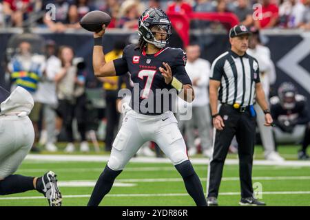 27 octobre 2024 : le quarterback des Texans de Houston C.J. Stroud (7 ans) lance une passe lors d'un match entre les Colts d'Indianapolis et les Texans de Houston à Houston, Texas. Trask Smith/CSM Banque D'Images