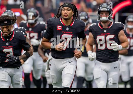 27 octobre 2024 : le quarterback des Texans de Houston, C.J. Stroud (7 ans), entre dans le peloton avant un match entre les Colts d'Indianapolis et les Texans de Houston à Houston, au Texas. Trask Smith/CSM Banque D'Images